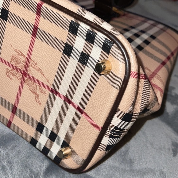 Burberry 100% Authentic tote bag excellent condition - Picture 7 of 17